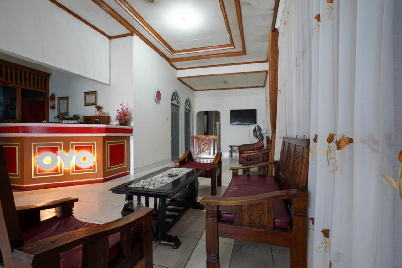 Oyo 2876 Hotel Idayu Palembang Exterior photo