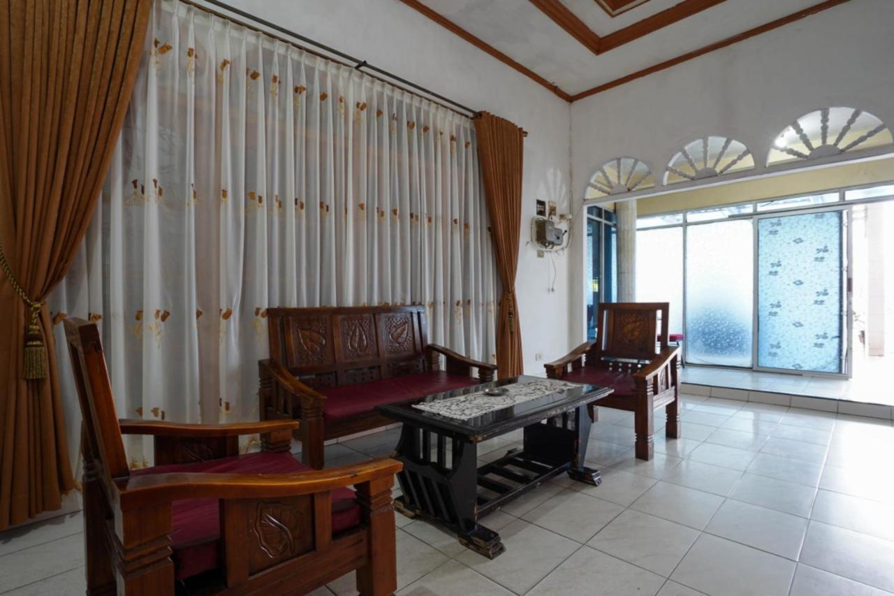 Oyo 2876 Hotel Idayu Palembang Exterior photo