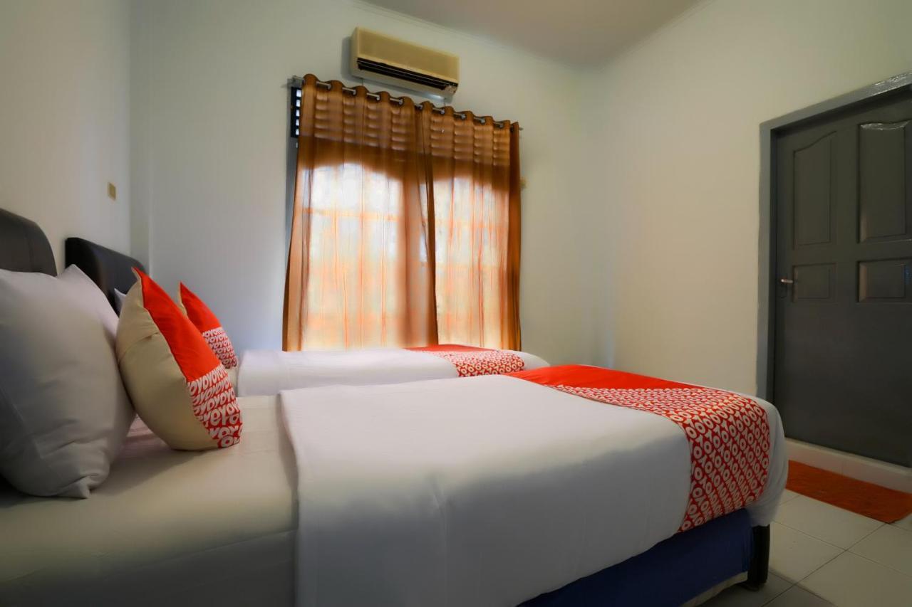 Oyo 2876 Hotel Idayu Palembang Exterior photo