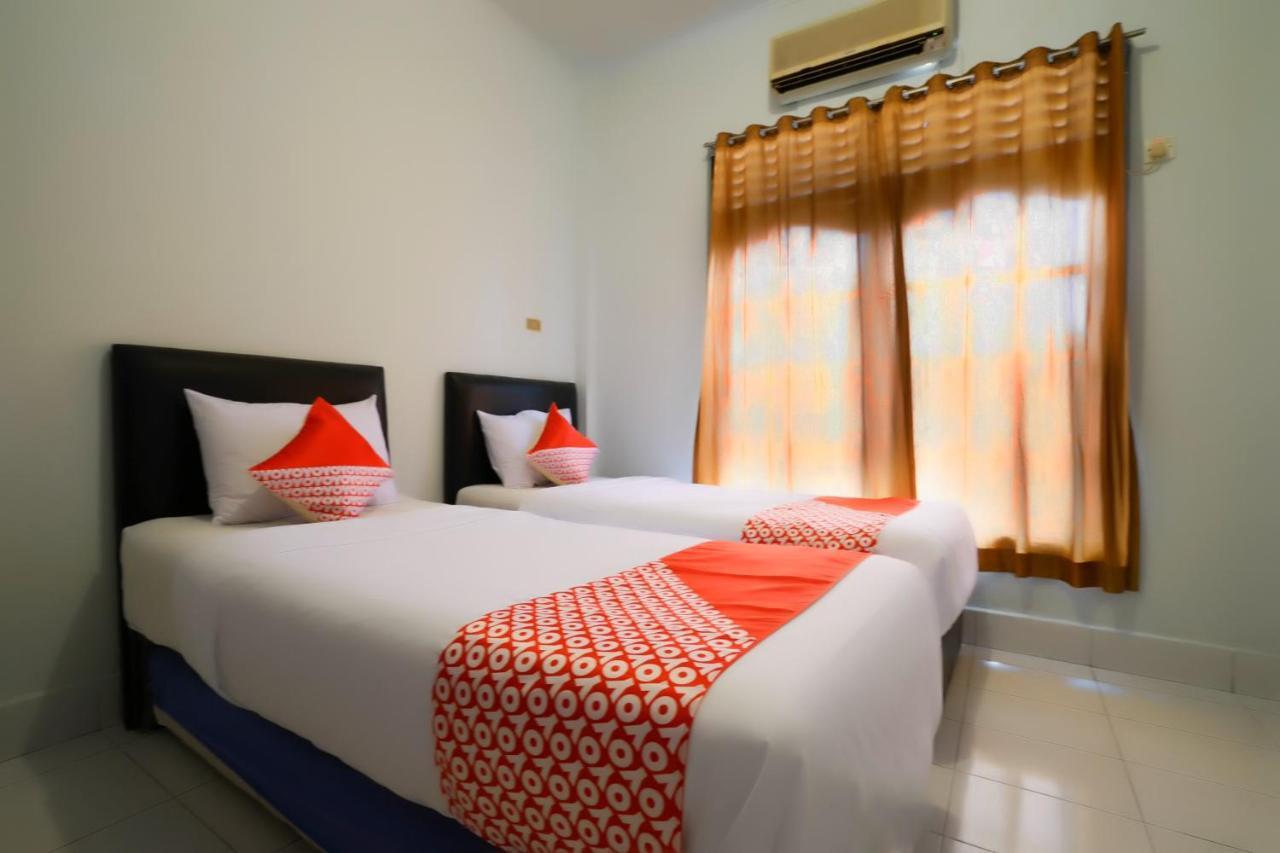 Oyo 2876 Hotel Idayu Palembang Exterior photo