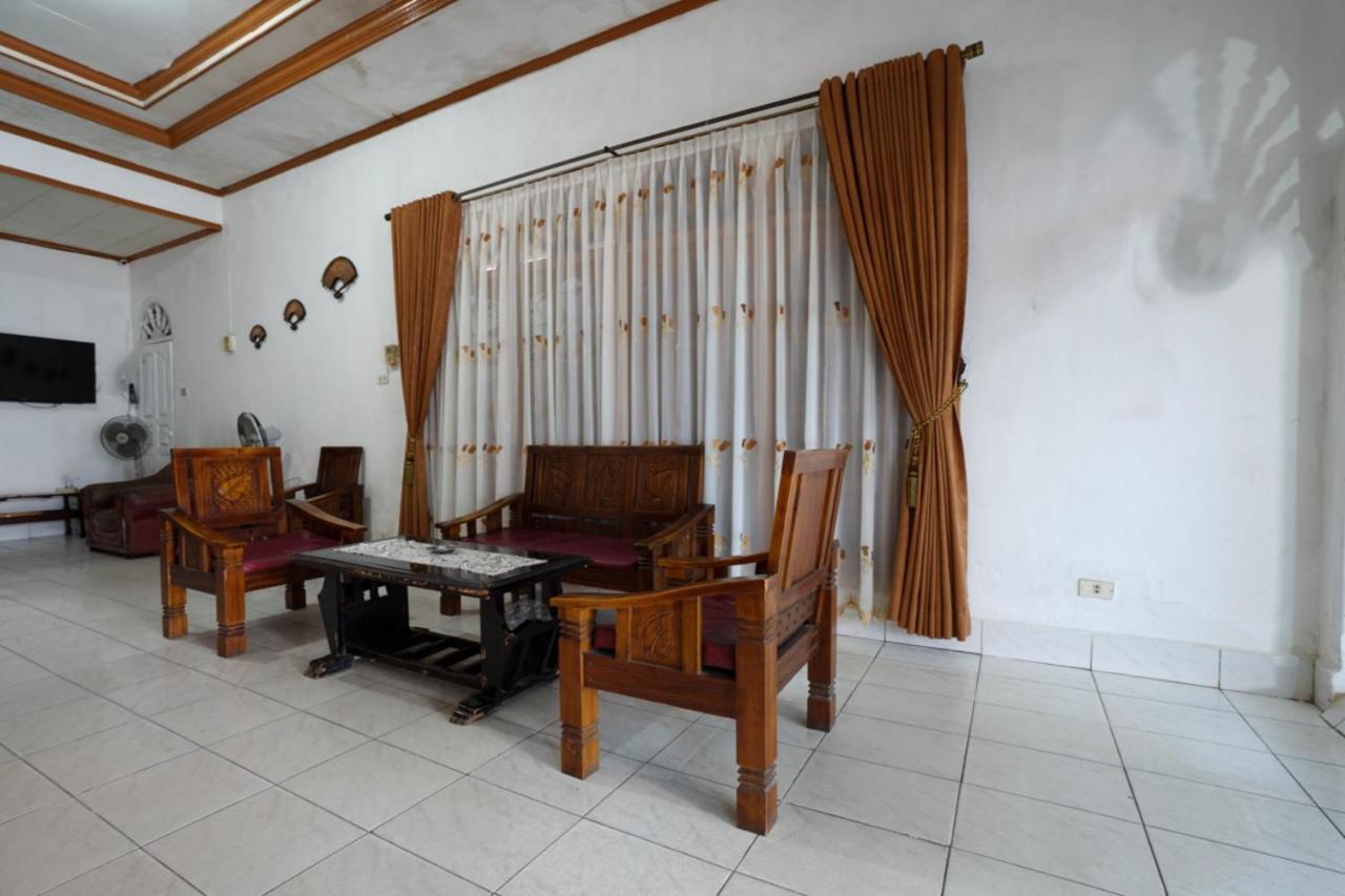 Oyo 2876 Hotel Idayu Palembang Exterior photo