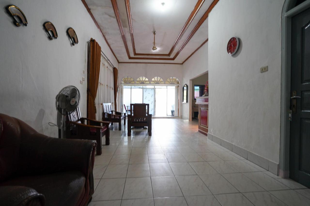 Oyo 2876 Hotel Idayu Palembang Exterior photo